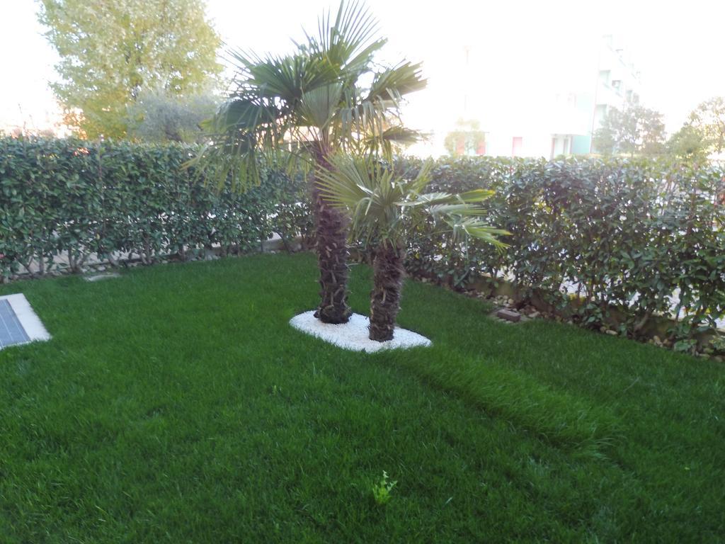 Residence Elisa Piano Terra Con Giardino E Posto Spiaggia Incluso Caorle Phòng bức ảnh