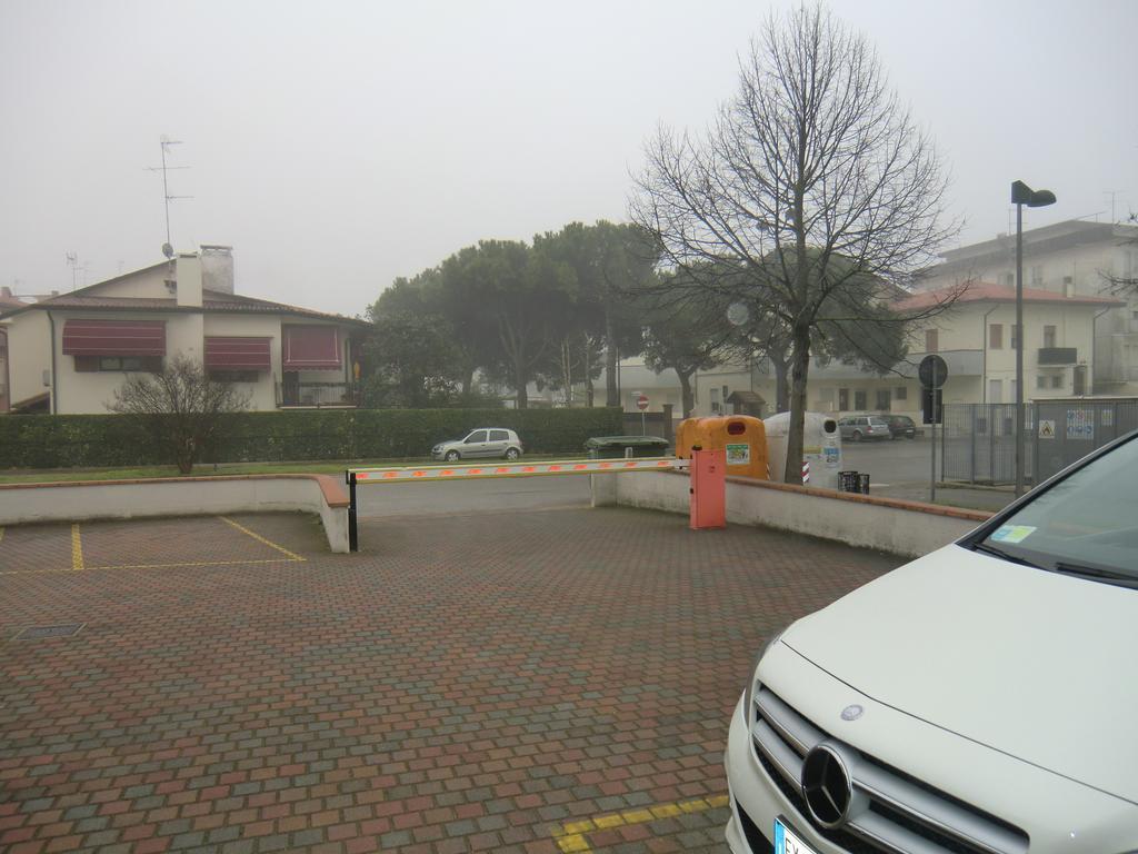Residence Elisa Piano Terra Con Giardino E Posto Spiaggia Incluso Caorle Phòng bức ảnh