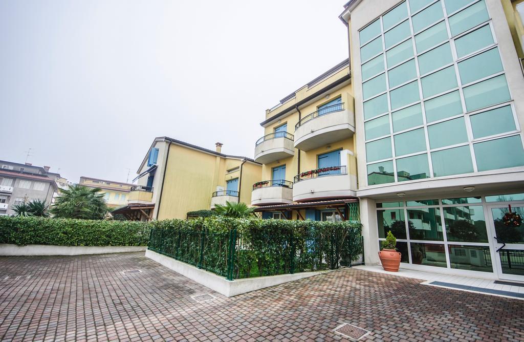 Residence Elisa Piano Terra Con Giardino E Posto Spiaggia Incluso Caorle Ngoại thất bức ảnh